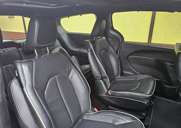 Chrysler Pacifica cena 231117 przebieg: 34463, rok produkcji 2021 z Szubin małe 742